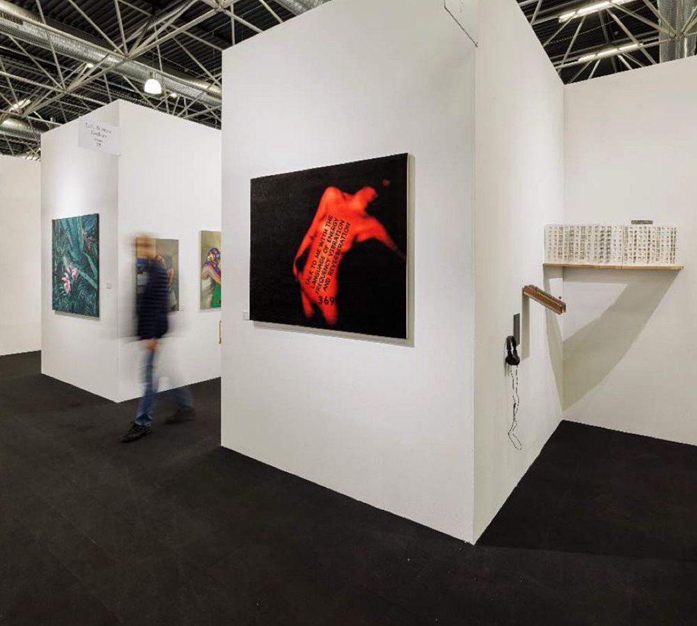 Выставочный зал, современное искусство